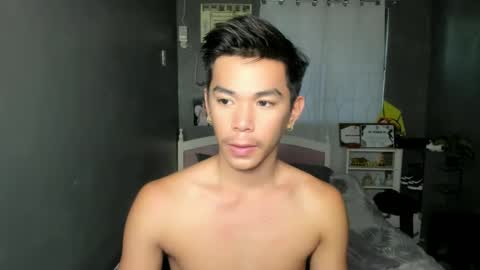 Snapshot of xkhen_damienx chatting on 02/19/25, 06:55 Khen online show from 02/19/25, 06:55