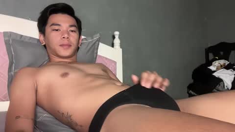 Snapshot of xkhen_damienx chatting on 09/26/25, 03:43 Khen online show from 09/26/25, 03:43