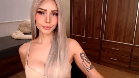 Natasha Rodriquez online show from 03/04/25, 11:40