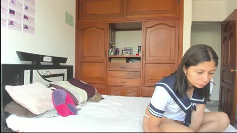 We are Lana. the one with short hair and vanessa girl with long hair online show from 02/01/25, 07:23