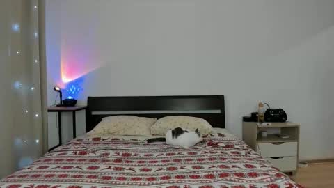 Chloe online show from 11/18/25, 08:08