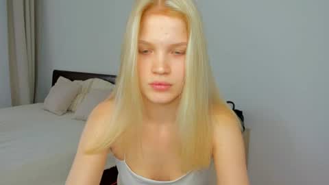 Snapshot of xloe_queen chatting on 06/24/26, 09:41 Chloe online show from 06/24/26, 09:41
