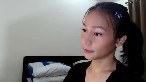 Snapshot of xlovely_destinyx chatting on 03/09/26, 10:52 Alice online show from 03/09/26, 10:52