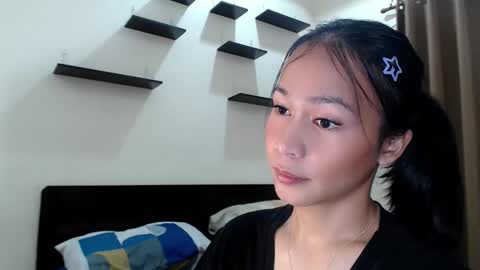Snapshot of xlovely_destinyx chatting on 03/11/26, 02:01 Alice online show from 03/11/26, 02:01