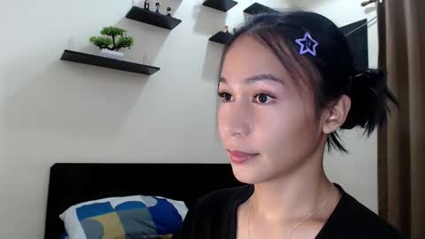 Snapshot of xlovely_destinyx chatting on 03/17/26, 05:05 Alice online show from 03/17/26, 05:05