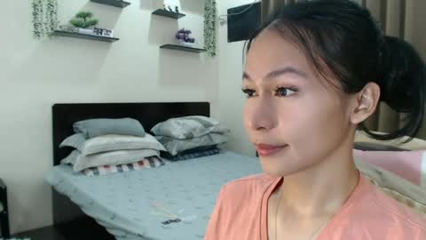 Snapshot of xlovely_destinyx chatting on 06/23/26, 04:10 Alice online show from 06/23/26, 04:10
