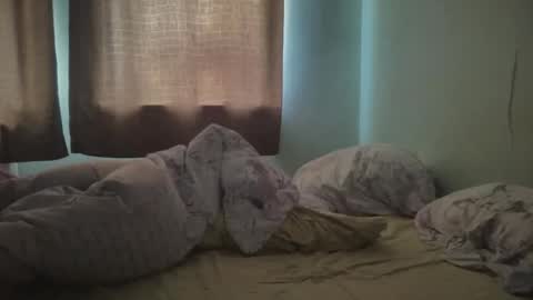 Luna online show from 09/16/25, 04:46