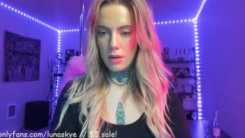   online show from 11/11/25, 07:52