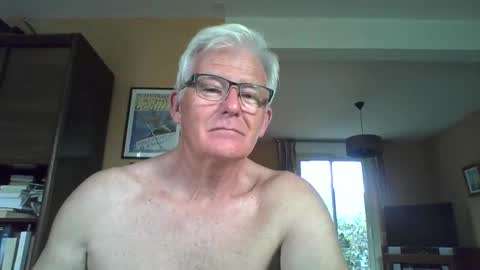 xmaeg3 online show from 10/08/25, 09:40