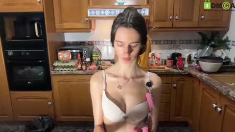 Snapshot of xmaskedgirl888 chatting on 07/16/26, 11:22 Extreme Couple online show from 07/16/26, 11:22