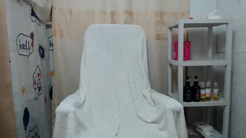 Snapshot of xmaxie_ chatting on 03/31/26, 10:43 Maxie online show from 03/31/26, 10:43