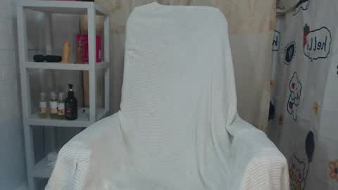 Snapshot of xmaxie_ chatting on 04/04/26, 11:29 Maxie online show from 04/04/26, 11:29