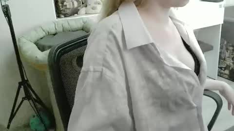 Snapshot of xmilagrosxs chatting on 03/25/26, 01:39 xMilagrosxs online show from 03/25/26, 01:39