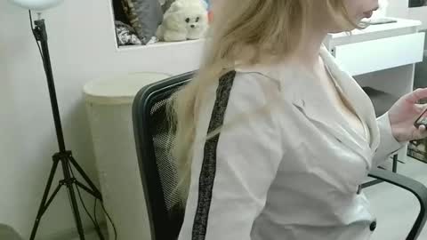 Snapshot of xmilagrosxs chatting on 04/03/26, 09:40 xMilagrosxs online show from 04/03/26, 09:40