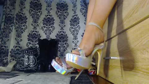 Snapshot of xmistressmonroex chatting on 05/08/26, 06:52 Monroe online show from 05/08/26, 06:52
