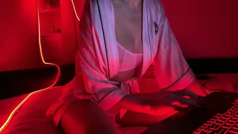 XMollyLoveX online show from 12/05/25, 06:26