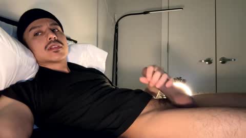 Snapshot of xmomentumx chatting on 12/01/24, 05:13 xmomentumx online show from 12/01/24, 05:13