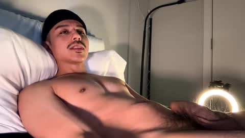 Snapshot of xmomentumx chatting on 12/22/24, 06:04 xmomentumx online show from 12/22/24, 06:04