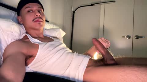 Snapshot of xmomentumx chatting on 02/16/25, 05:26 xmomentumx online show from 02/16/25, 05:26