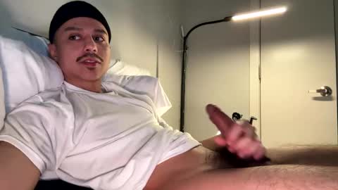 Snapshot of xmomentumx chatting on 02/24/25, 05:20 xmomentumx online show from 02/24/25, 05:20