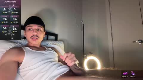 Snapshot of xmomentumx chatting on 09/25/25, 03:54 xmomentumx online show from 09/25/25, 03:54