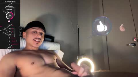 Snapshot of xmomentumx chatting on 10/23/25, 03:28 xmomentumx online show from 10/23/25, 03:28