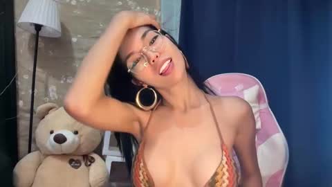 Snapshot of xmonica_cummerx chatting on 03/03/26, 10:43 Sweet Monica online show from 03/03/26, 10:43