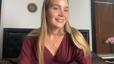 Snapshot of xo_madeline chatting on 03/27/26, 11:15 madeline online show from 03/27/26, 11:15