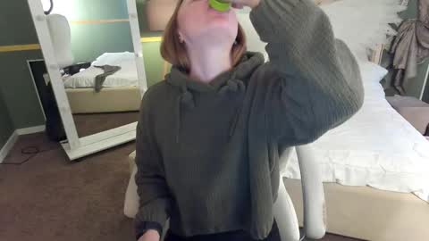 Monica online show from 03/03/25, 12:48