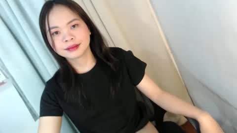 Snapshot of xo_worth_it chatting on 02/07/26, 02:15 nathalie online show from 02/07/26, 02:15