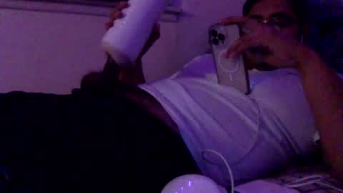 Snapshot of xob3n chatting on 02/14/25, 04:04 Alejandro FullMoon online show from 02/14/25, 04:04