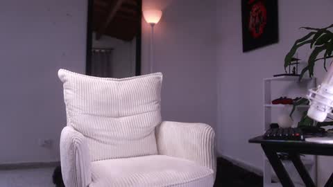   online show from 02/02/25, 08:30