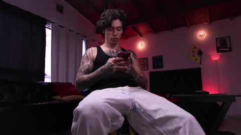   online show from 10/24/25, 08:05