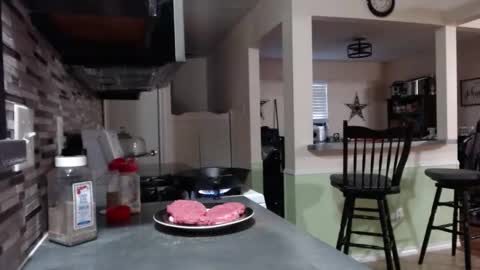 Snapshot of xoprettylittlepoisionxo chatting on 09/25/25, 12:14 xoprettylittlepoisionxo online show from 09/25/25, 12:14