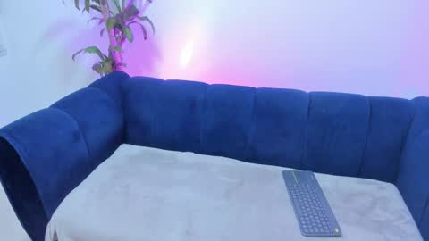 Snapshot of xoxo_angel chatting on 11/24/25, 10:53 xoxo_angel online show from 11/24/25, 10:53