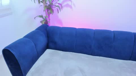 Snapshot of xoxo_angel chatting on 12/02/25, 02:01 xoxo_angel online show from 12/02/25, 02:01