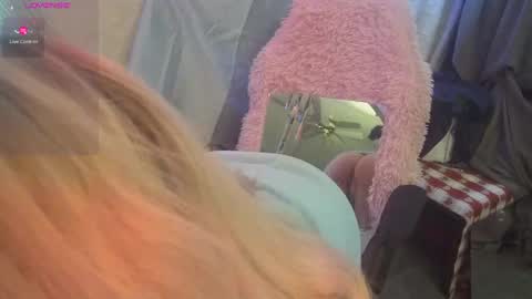 Snapshot of xoxo_chloechance_xoxo chatting on 02/22/25, 03:12 Chloe online show from 02/22/25, 03:12