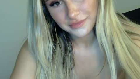Snapshot of xoxolala32 chatting on 06/21/26, 06:49 Lacey Loo online show from 06/21/26, 06:49