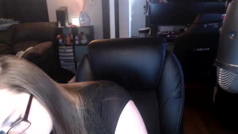 Snapshot of xqueenkendrax chatting on 02/18/25, 10:25 xqueenkendrax online show from 02/18/25, 10:25