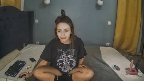 Snapshot of xsexycouples chatting on 01/19/25, 10:39 AnnaMaee online show from 01/19/25, 10:39