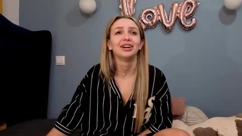 Snapshot of xsexycouples chatting on 03/03/25, 12:37 AnnaMaee online show from 03/03/25, 12:37