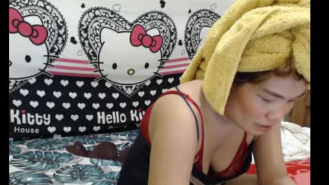 Snapshot of xsexyhotmomma69x chatting on 12/02/24, 05:48 merayel online show from 12/02/24, 05:48