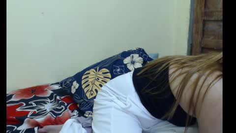 Snapshot of xsexyhotmomma69x chatting on 01/15/25, 07:26 merayel online show from 01/15/25, 07:26