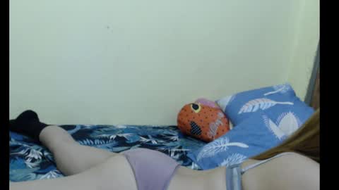 Snapshot of xsexyhotmomma69x chatting on 03/10/25, 03:20 merayel online show from 03/10/25, 03:20