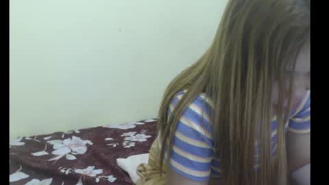 Snapshot of xsexyhotmomma69x chatting on 09/26/25, 03:38 merayel online show from 09/26/25, 03:38