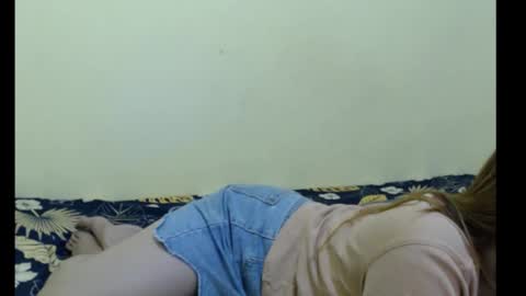 Snapshot of xsexyhotmomma69x chatting on 10/21/25, 05:30 merayel online show from 10/21/25, 05:30