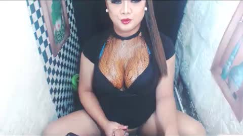 Snapshot of xsexyhugecock chatting on 09/09/25, 02:38 AYU  online show from 09/09/25, 02:38