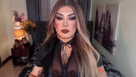 Snapshot of xshadowseductressmitchx chatting on 01/13/25, 07:21 Cattaleya online show from 01/13/25, 07:21