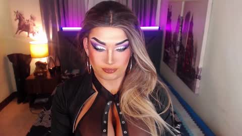 Snapshot of xshadowseductressmitchx chatting on 02/19/25, 11:38 Cattaleya online show from 02/19/25, 11:38