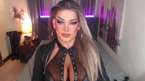 Snapshot of xshadowseductressmitchx chatting on 03/01/25, 12:34 Cattaleya online show from 03/01/25, 12:34